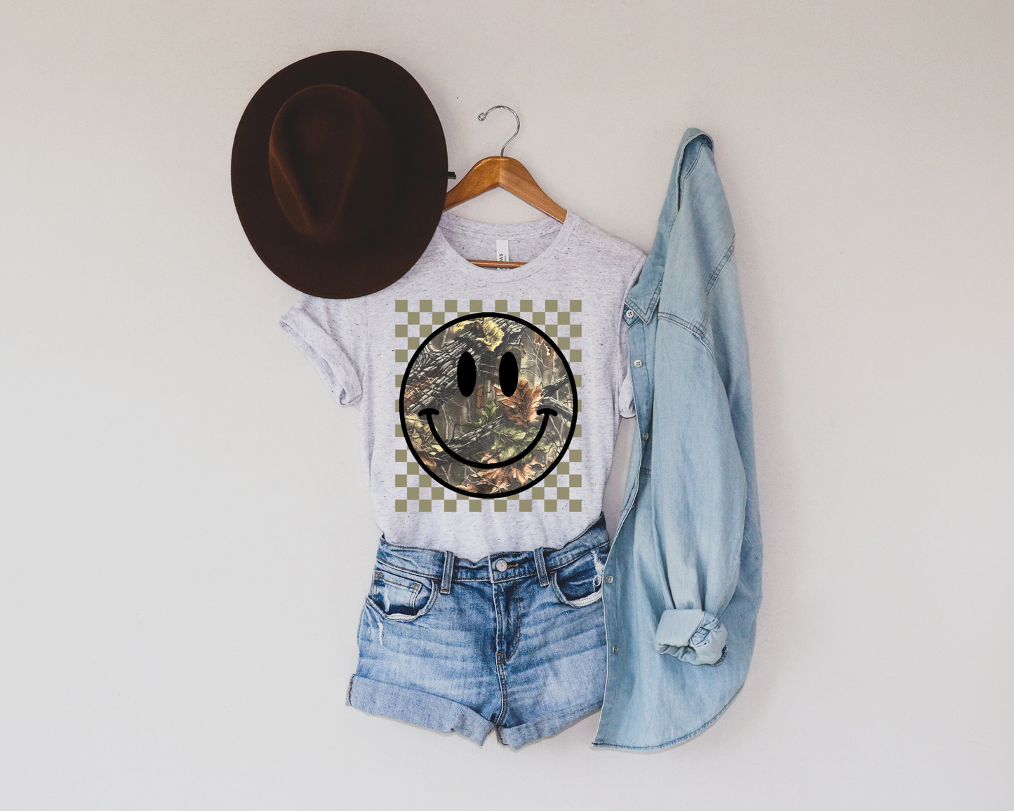 CAMO SMILEY FACE CHECKERED GRAPHIC TEE
