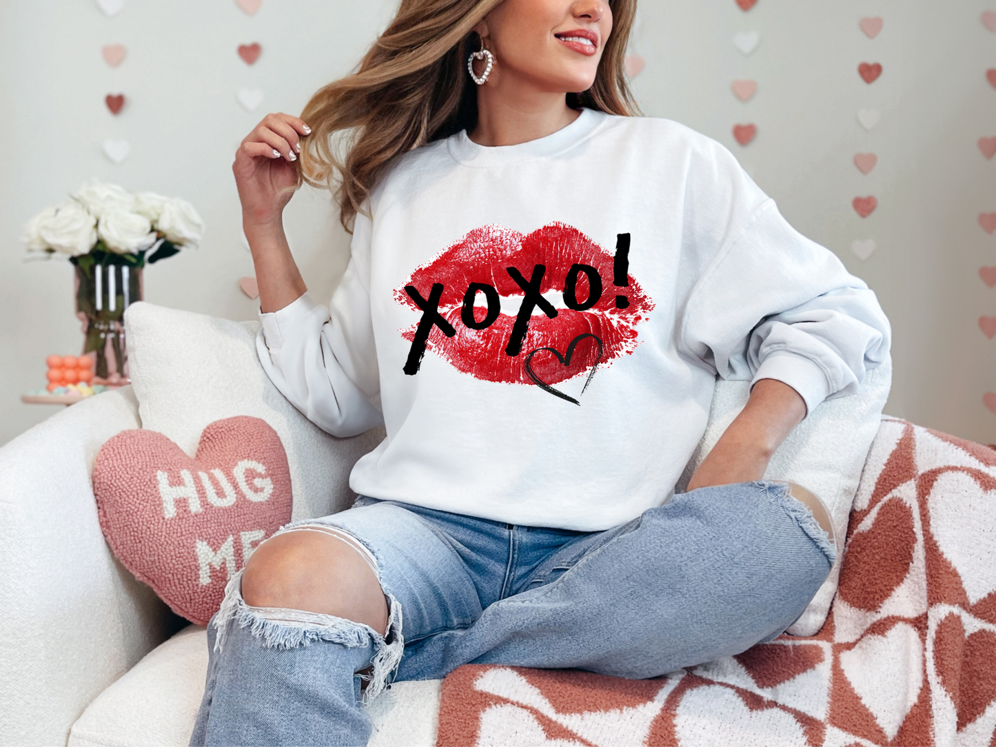 XOXO LIP RETRO VALENTINE CREWNECK SWEATSHIRT