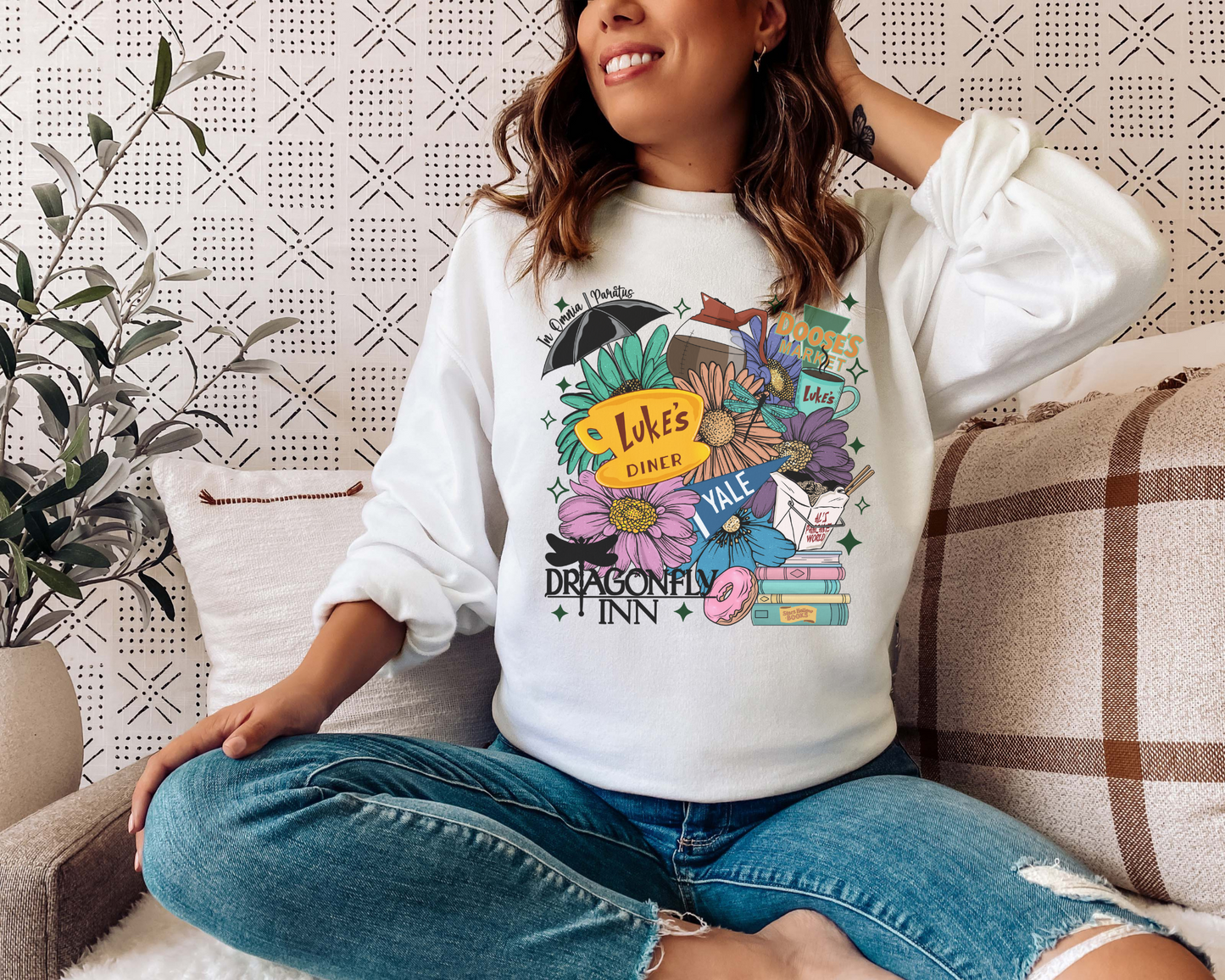 GILMORE GIRLS CREWNECK SWEATSHIRT WITH MATCHING SLEEVE PRINT