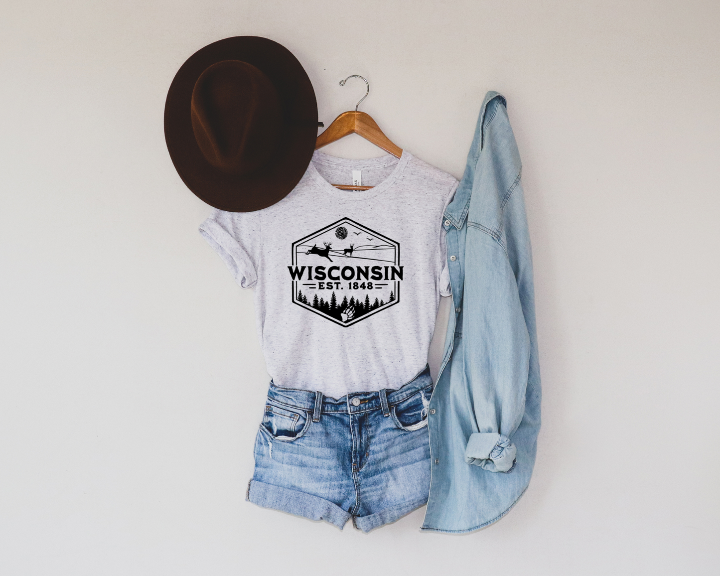 RETRO WISCONSIN BADGE GRAPHIC TEE