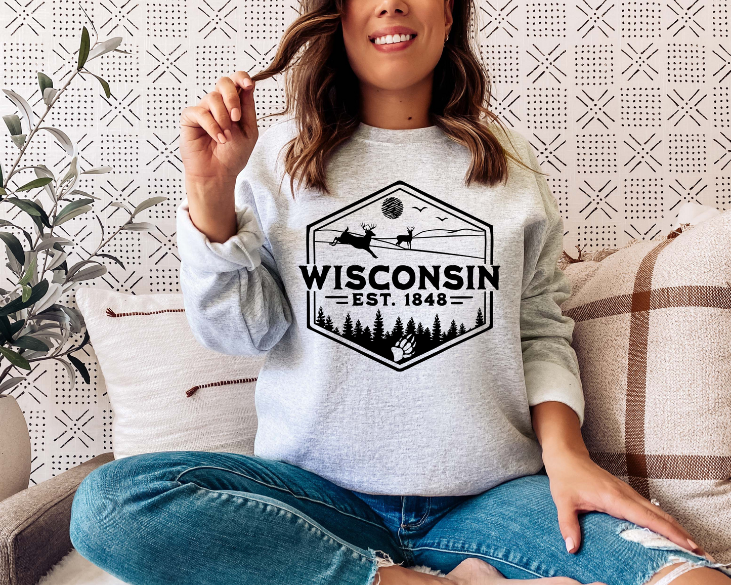 RETRO WISCONSIN BADGE CREWNECK SWEATSHIRT