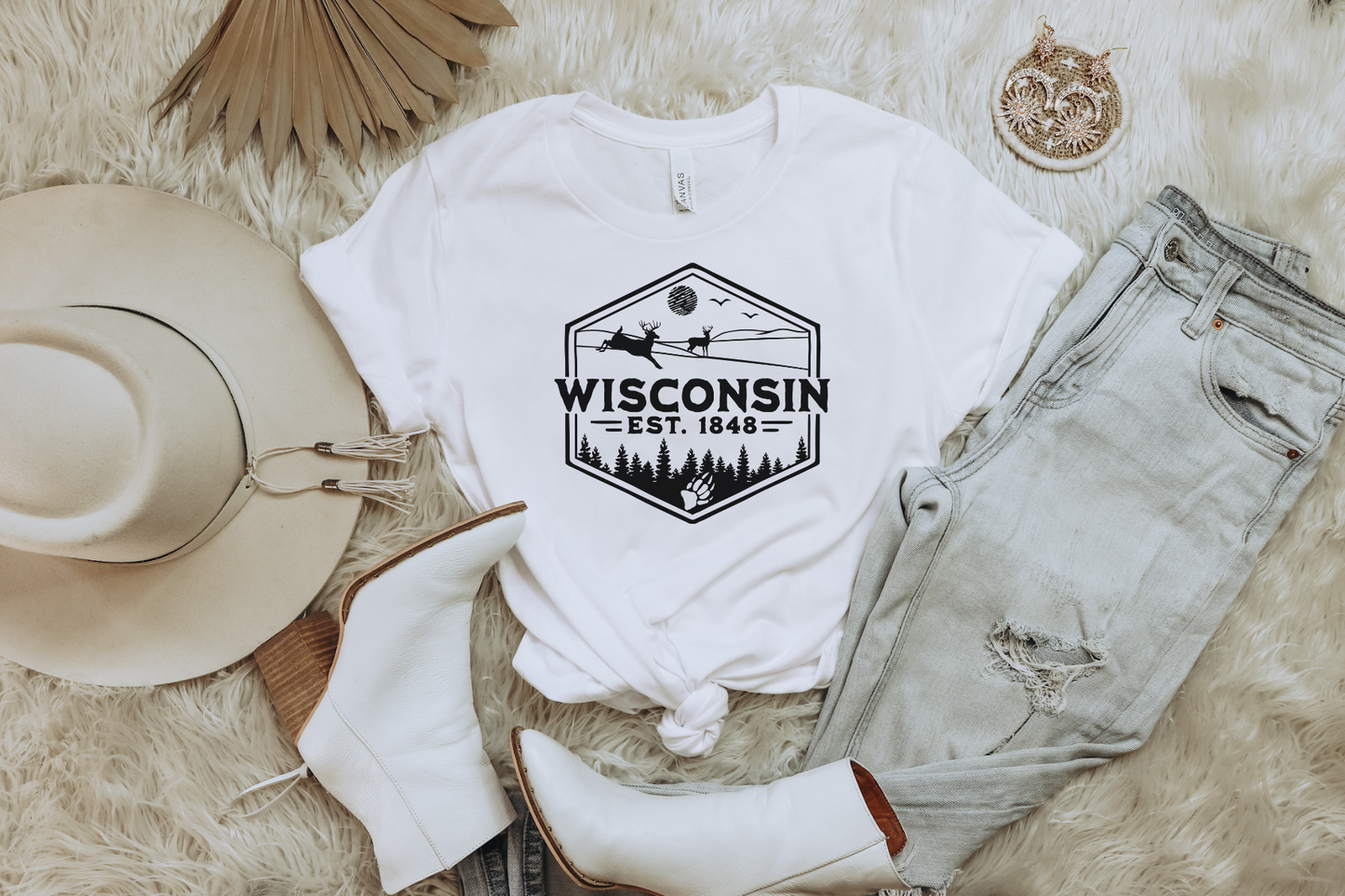 RETRO WISCONSIN BADGE GRAPHIC TEE