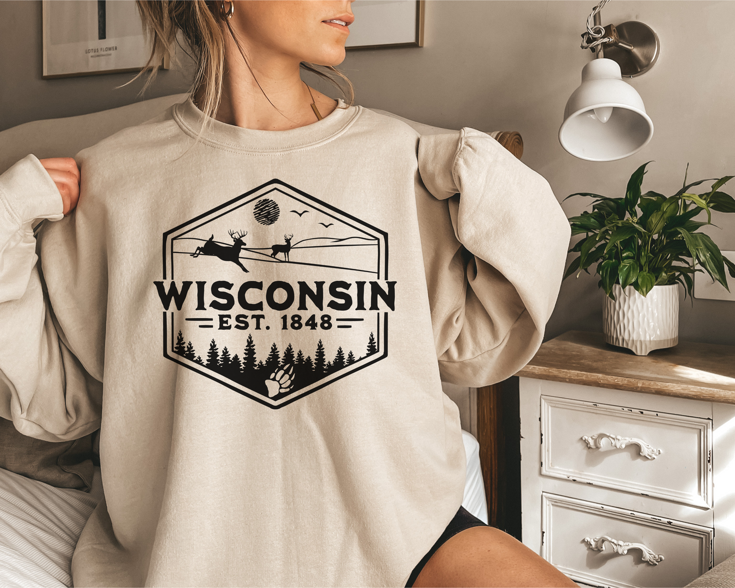RETRO WISCONSIN BADGE CREWNECK SWEATSHIRT